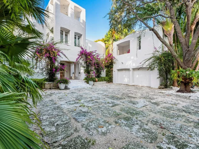7-bedroom home for rent in Miami Beach - 24 S Hibiscus Dr - MondialRealty