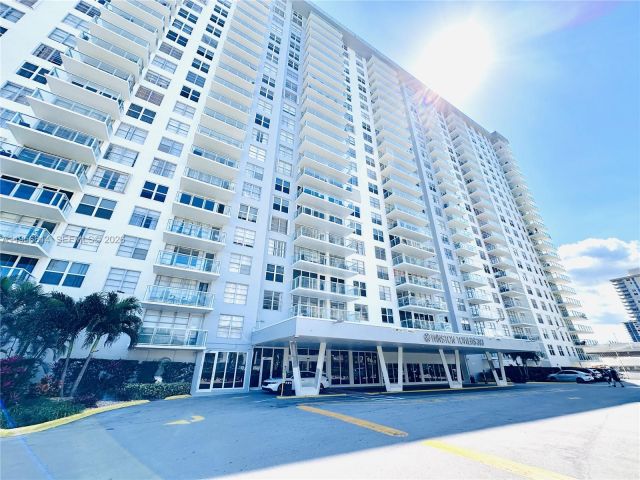 2-bedroom condo for rent in Sunny Isles Beach - 230 174th St 410 - MondialRealty