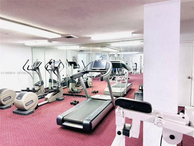 2-bedroom condo for rent in Sunny Isles Beach - 230 174th St 410 - MondialRealty