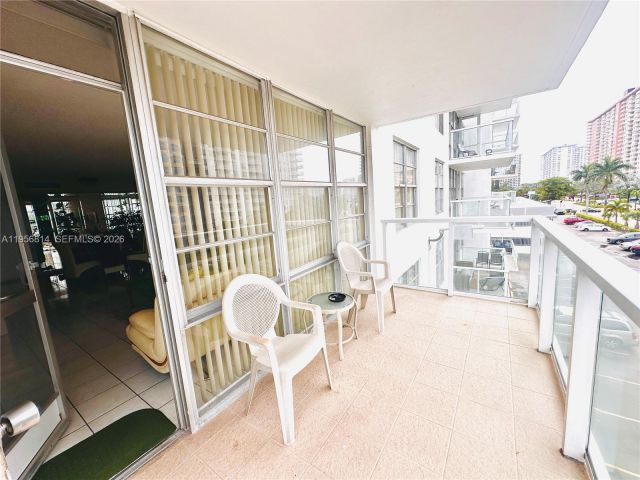 2-bedroom condo for rent in Sunny Isles Beach - 230 174th St 410 - MondialRealty