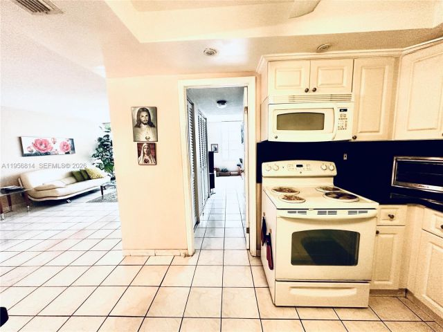 2-bedroom condo for rent in Sunny Isles Beach - 230 174th St 410 - MondialRealty