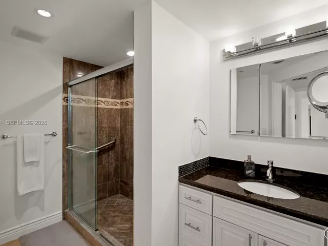 2-bedroom condo for sale in Fort Lauderdale -  - MondialRealty