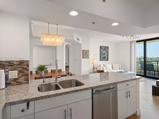 2-bedroom condo for sale in Fort Lauderdale -  - MondialRealty