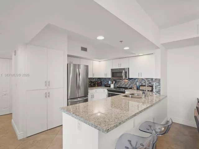 2-bedroom condo for sale in Fort Lauderdale -  - MondialRealty