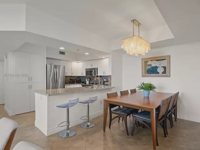 2-bedroom condo for sale in Fort Lauderdale -  - MondialRealty