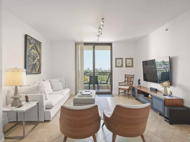 2-bedroom condo for sale in Fort Lauderdale -  - MondialRealty