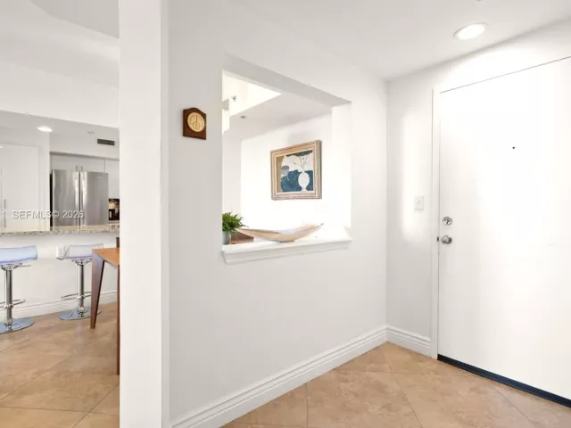 2-bedroom condo for sale in Fort Lauderdale -  - MondialRealty