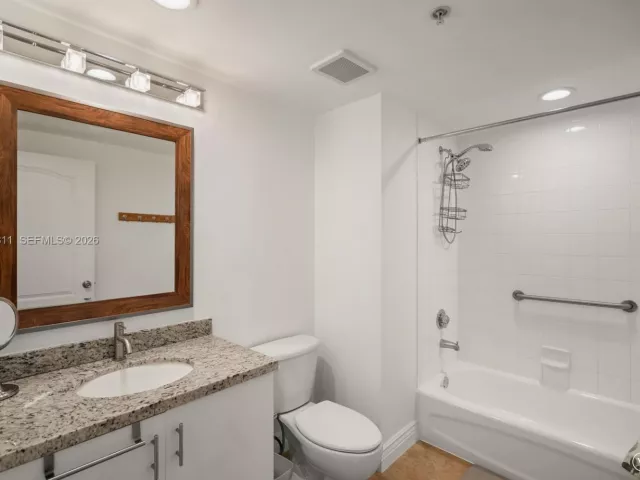 2-bedroom condo for sale in Fort Lauderdale -  - MondialRealty