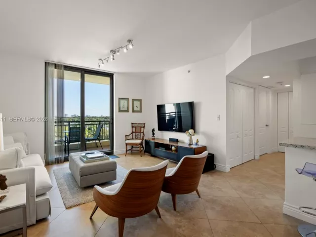 2-bedroom condo for sale in Fort Lauderdale -  - MondialRealty