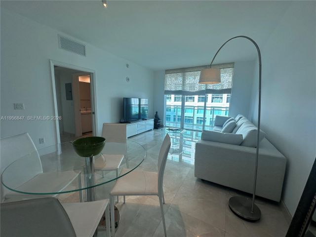 Apartment for rent  Unit #1402 - photo 7461313