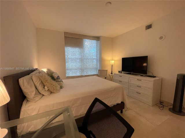 Apartment for rent  Unit #1402 - photo 7461319