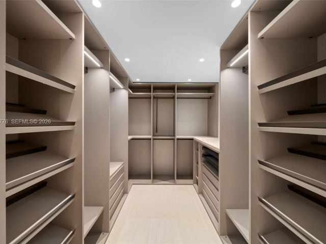 Home for rent at 222 E Rivo Alto Dr - photo 7370434