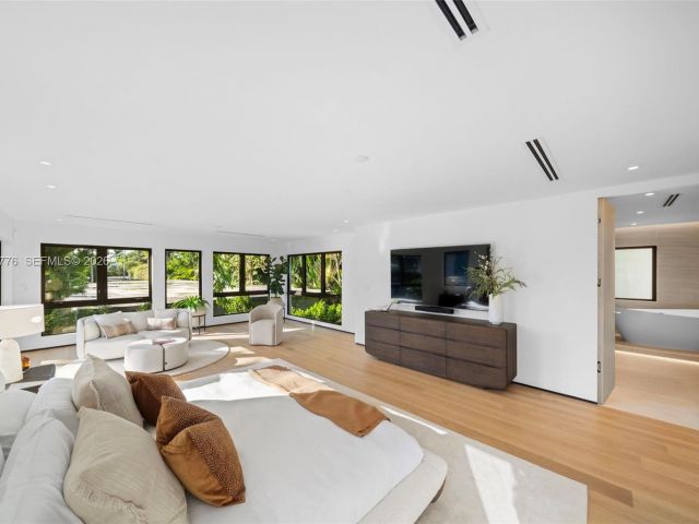 Home for rent at 222 E Rivo Alto Dr - photo 7370437