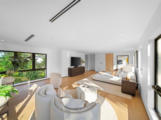 Home for rent at 222 E Rivo Alto Dr - photo 7370438