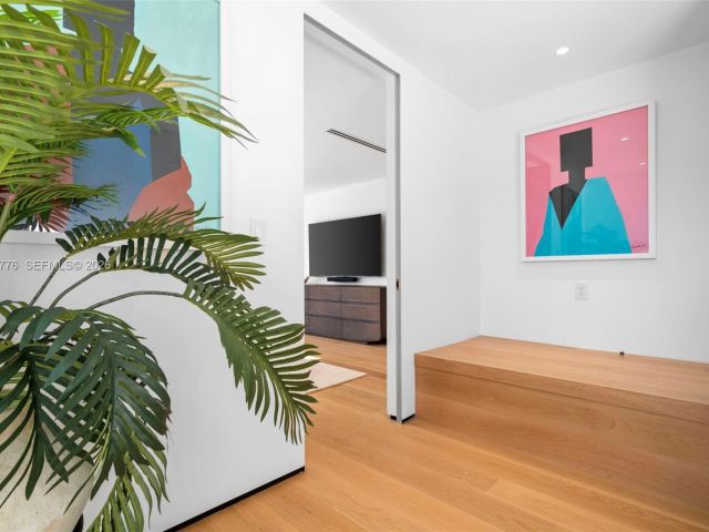 Home for rent at 222 E Rivo Alto Dr - photo 7370441