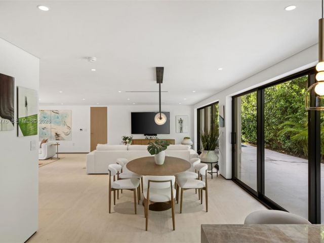 Home for rent at 222 E Rivo Alto Dr - photo 7370442