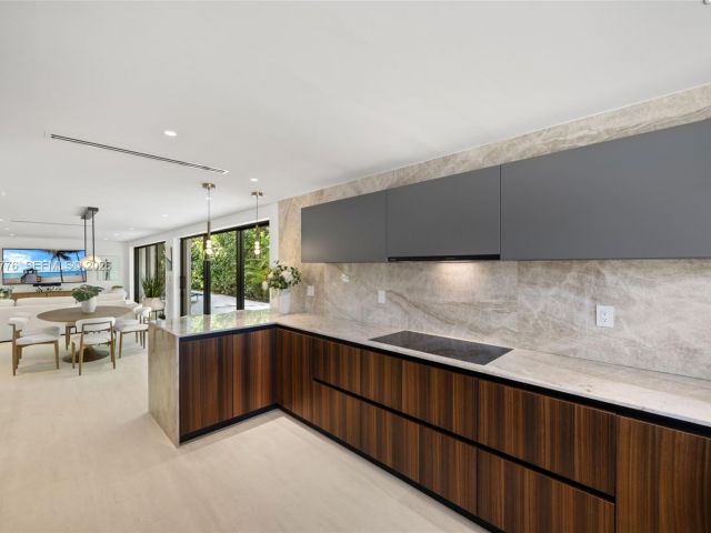 Home for rent at 222 E Rivo Alto Dr - photo 7370443