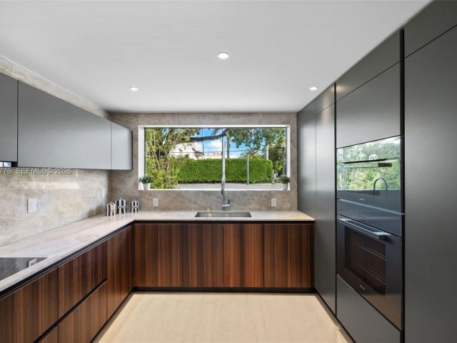 Home for rent at 222 E Rivo Alto Dr - photo 7370444