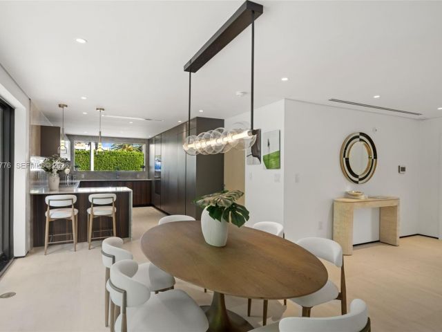 Home for rent at 222 E Rivo Alto Dr - photo 7370445