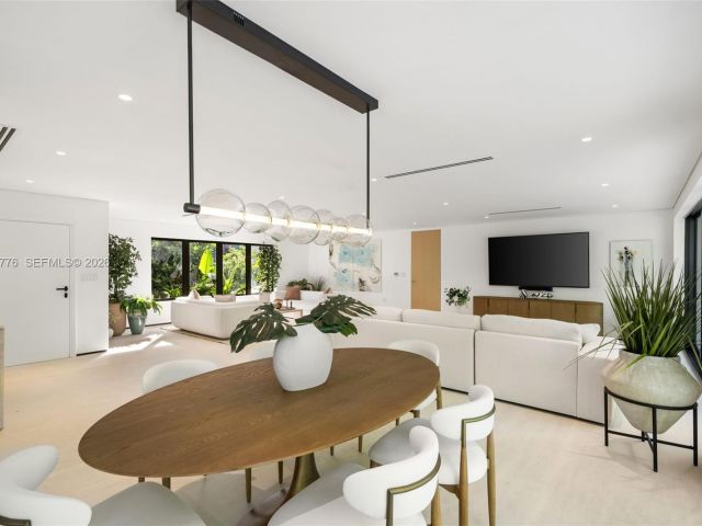 Home for rent at 222 E Rivo Alto Dr - photo 7370446