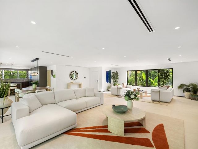 Home for rent at 222 E Rivo Alto Dr - photo 7370447