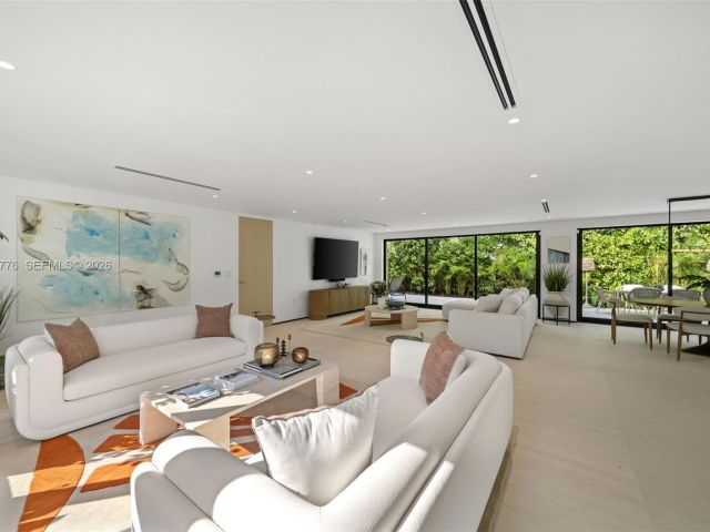 Home for rent at 222 E Rivo Alto Dr - photo 7370449