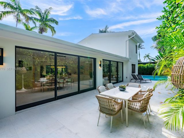 Home for rent at 222 E Rivo Alto Dr - photo 7370452