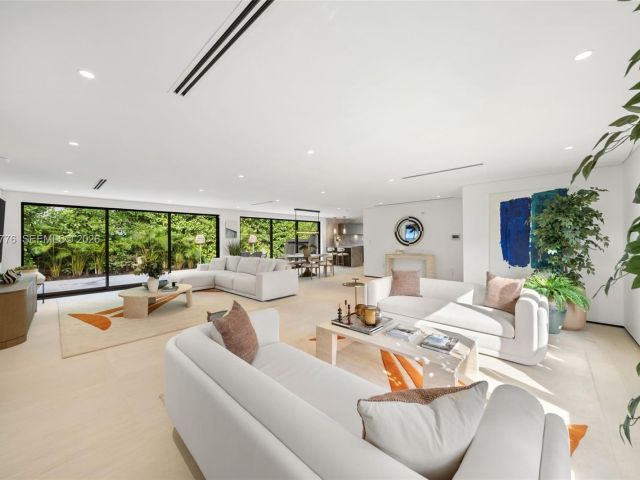 Home for rent at 222 E Rivo Alto Dr - photo 7370453