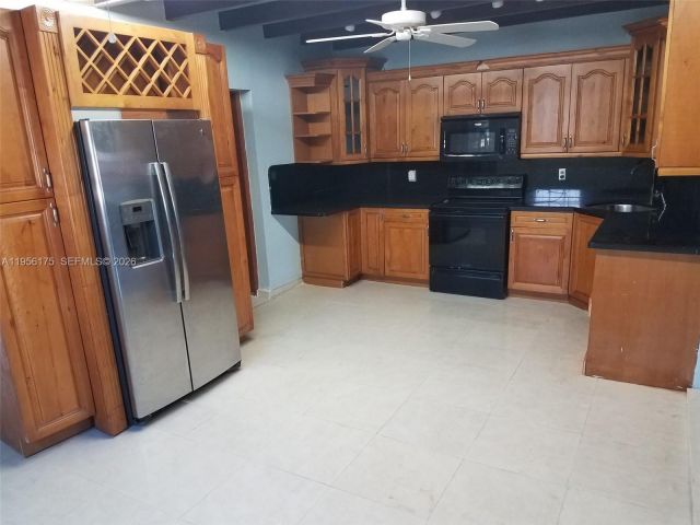 2-bedroom home for rent in Miami - 2828 SW 3rd St front - MondialRealty