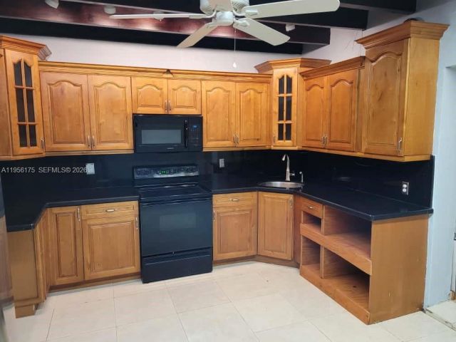 2-bedroom home for rent in Miami - 2828 SW 3rd St front - MondialRealty