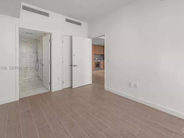 1-bedroom condo for rent in Miami Beach - 500 Alton Rd 908 - MondialRealty