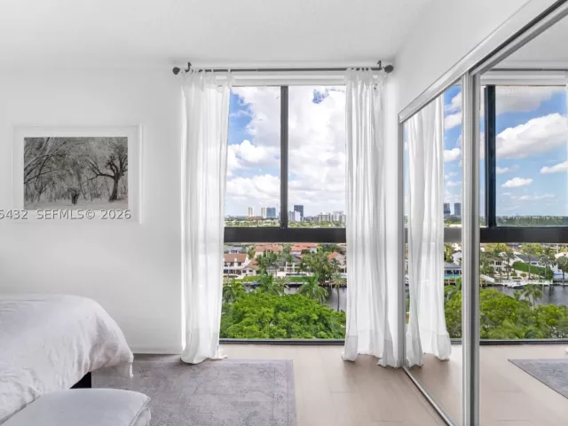 3-bedroom condo for sale in Aventura - 3610 Yacht Club Dr 1001 - MondialRealty
