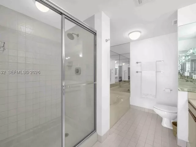 3-bedroom condo for sale in Aventura - 3610 Yacht Club Dr 1001 - MondialRealty