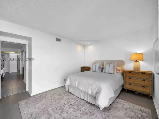 3-bedroom condo for sale in Aventura - 3610 Yacht Club Dr 1001 - MondialRealty