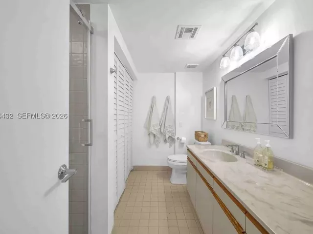 3-bedroom condo for sale in Aventura - 3610 Yacht Club Dr 1001 - MondialRealty