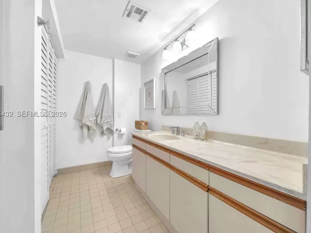 3-bedroom condo for sale in Aventura - 3610 Yacht Club Dr 1001 - MondialRealty