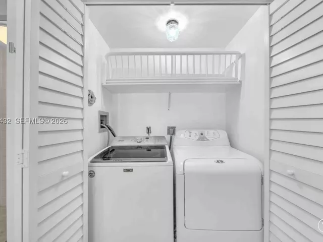 3-bedroom condo for sale in Aventura - 3610 Yacht Club Dr 1001 - MondialRealty