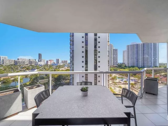 3-bedroom condo for sale in Aventura - 3610 Yacht Club Dr 1001 - MondialRealty