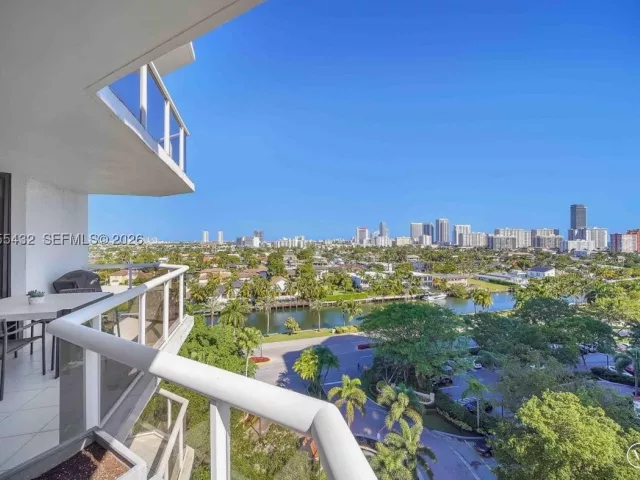 3-bedroom condo for sale in Aventura - 3610 Yacht Club Dr 1001 - MondialRealty