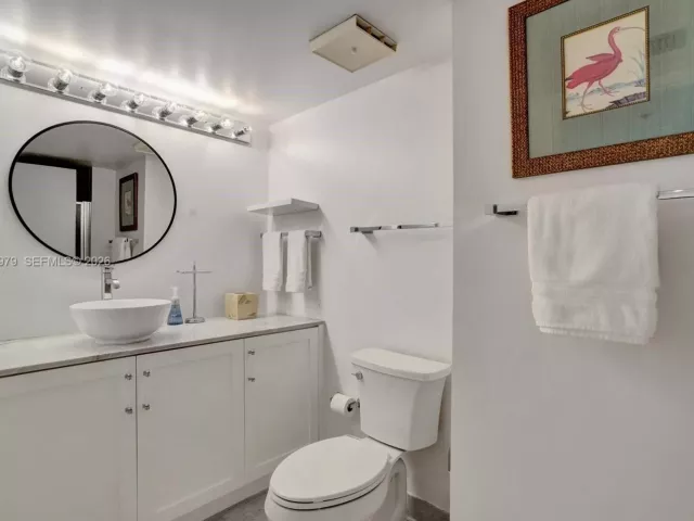 2-bedroom condo for rent in Miami - 1717 N Bayshore Dr A-2440 - MondialRealty