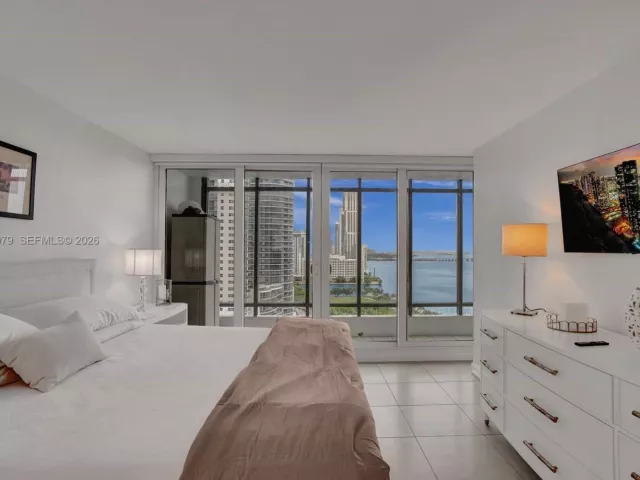 2-bedroom condo for rent in Miami - 1717 N Bayshore Dr A-2440 - MondialRealty