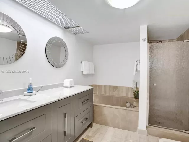 2-bedroom condo for rent in Miami - 1717 N Bayshore Dr A-2440 - MondialRealty