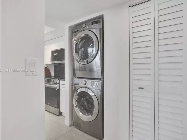 2-bedroom condo for rent in Miami - 1717 N Bayshore Dr A-2440 - MondialRealty