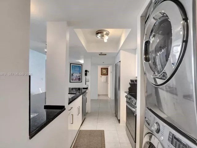 2-bedroom condo for rent in Miami - 1717 N Bayshore Dr A-2440 - MondialRealty