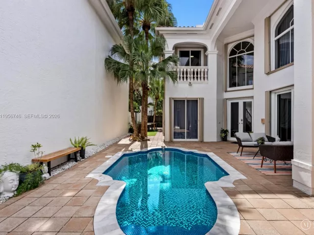 5-bedroom home for sale in Sunny Isles Beach - 3960 194th Trl - MondialRealty