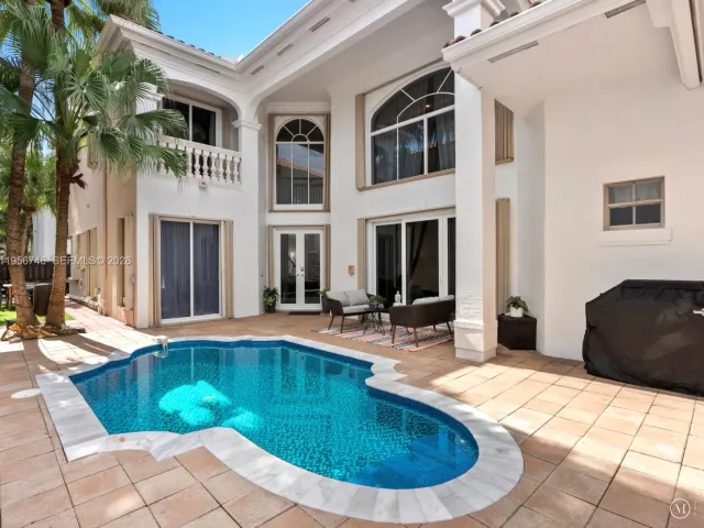 5-bedroom home for sale in Sunny Isles Beach - 3960 194th Trl - MondialRealty