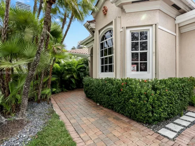 5-bedroom home for sale in Sunny Isles Beach - 3960 194th Trl - MondialRealty