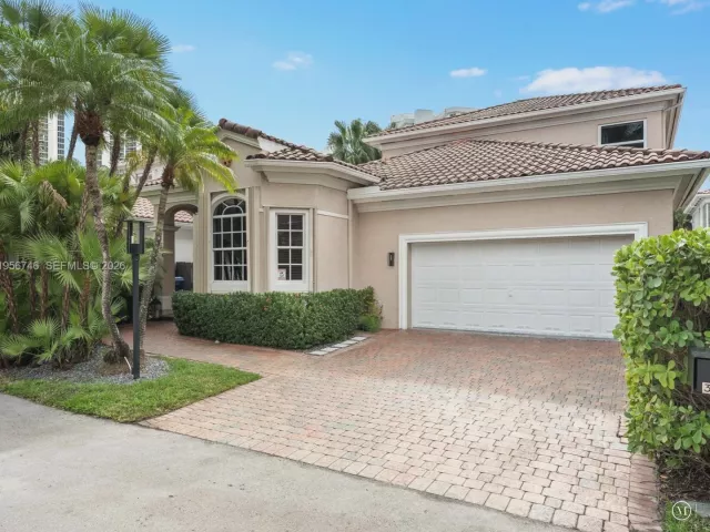 5-bedroom home for sale in Sunny Isles Beach - 3960 194th Trl - MondialRealty