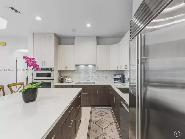 5-bedroom home for sale in Sunny Isles Beach - 3960 194th Trl - MondialRealty