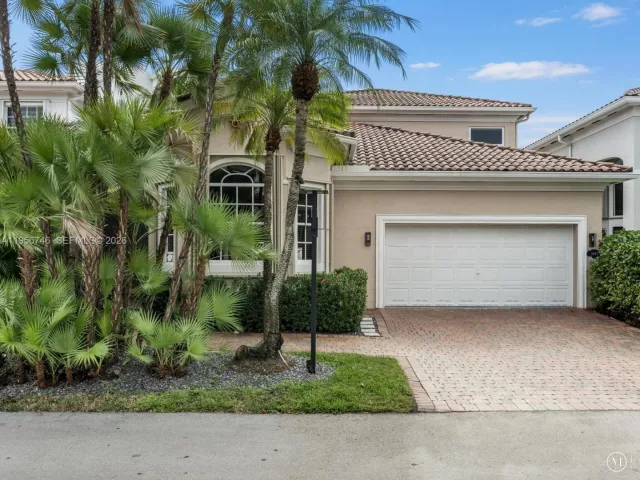 5-bedroom home for sale in Sunny Isles Beach - 3960 194th Trl - MondialRealty